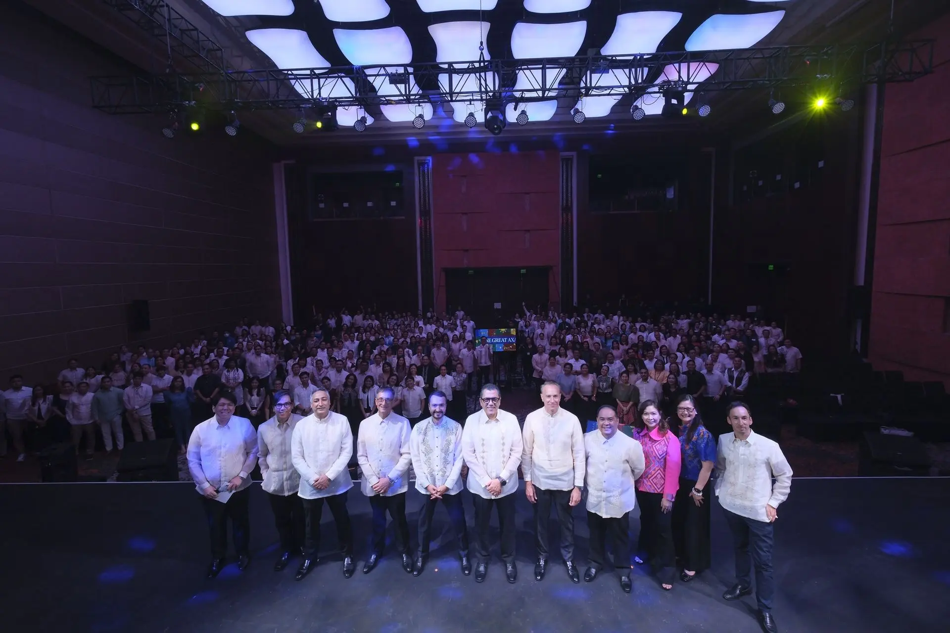 global team collaboration and financial services support for insurance professionals